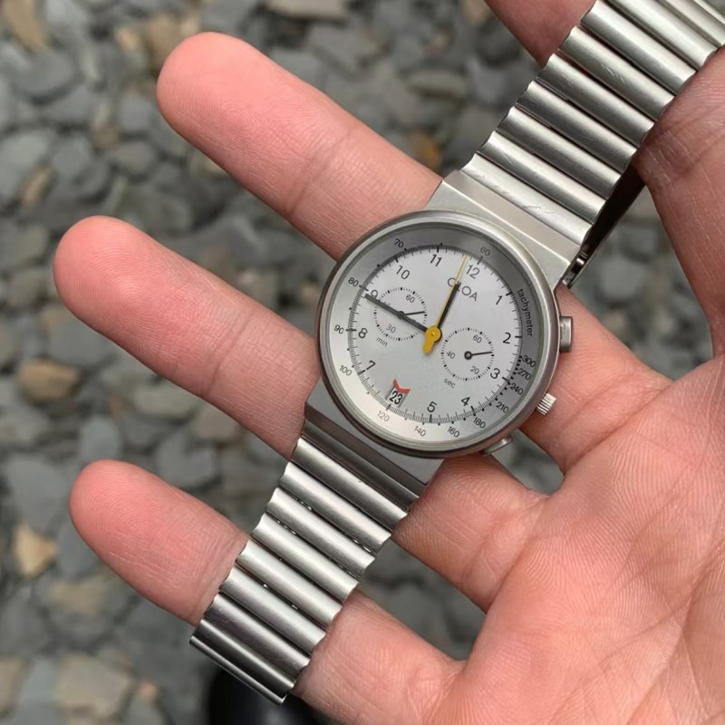 Reloj redondo de plata CILOA,  - Luxury Watch Trends 2025 reseña y precio